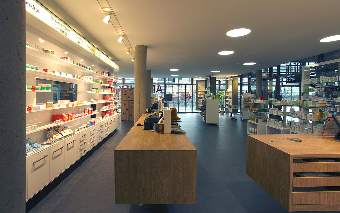 Apotheke Ambulantes Zentrum Mechernich Blick in den Innenraum der Apotheke am Ambulanten Zentrum in Mechernich