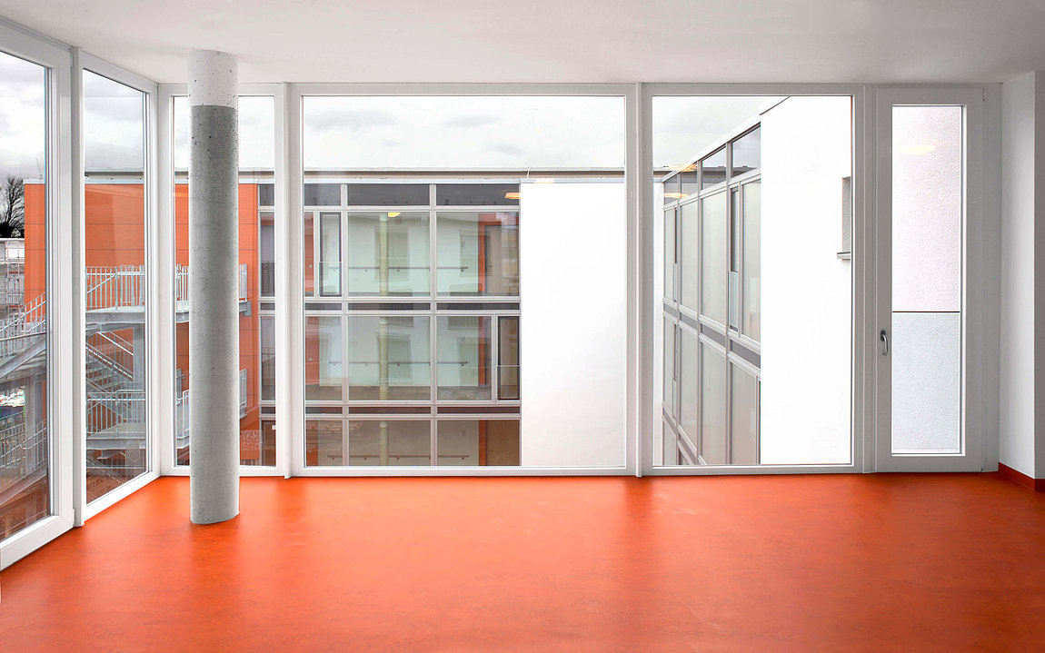 Blick in den Aufenthaltsbereich des Pflegeheims am Heidehof 