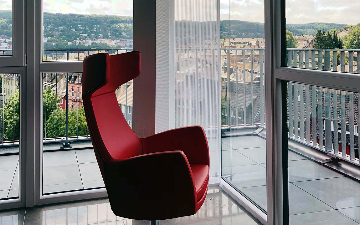 Aufnahme eines Sessels in der Patientenlounge der Wahlleistungsstation am Petrus Krankenhaus Wuppertal