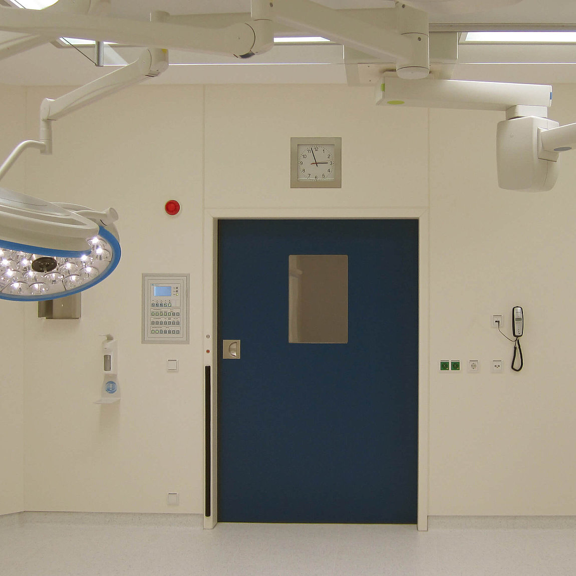 Innenaufnahme eines Operationssaales in der OP-Abteilung am Petrus Krankenhaus Wuppertal