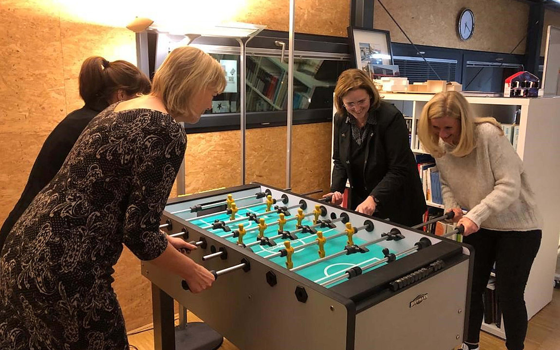 Buero Weihnachtsfeier Kickermatch auf der Weihnachtsfeier