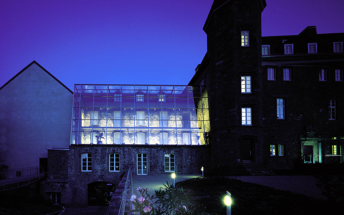Nachtaufnahme Schloss Schleiden Nachtaufnahme vom Wintergarten am SchlossSchleiden