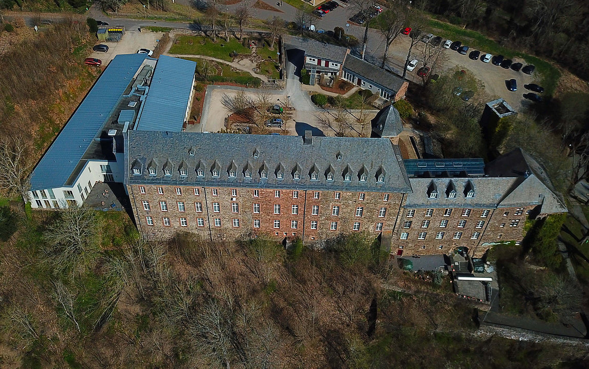 Frontalansicht Schloss Schleiden Schloss Schleiden von oben