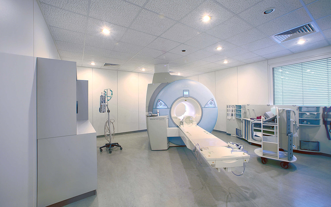 Linearbeschleuniger Praxisgebaeude-2 Kreiskrankenhaus Mechernich Innenaufnahme Linearbeschleuniger am Praxisgebaeude-2 im Kreiskrankenhaus Mechernich