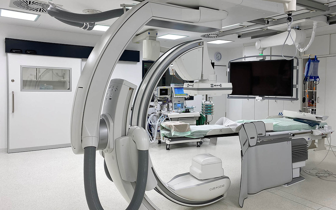 Innenraumaufnahme Angiographie am Universitaetsklinikum Knappschaftskrankenhaus Bochum